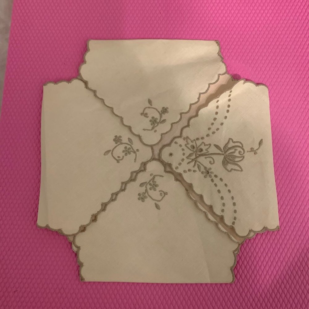 Vintage 70s basket liner or tea towel with floral embroidery and lace